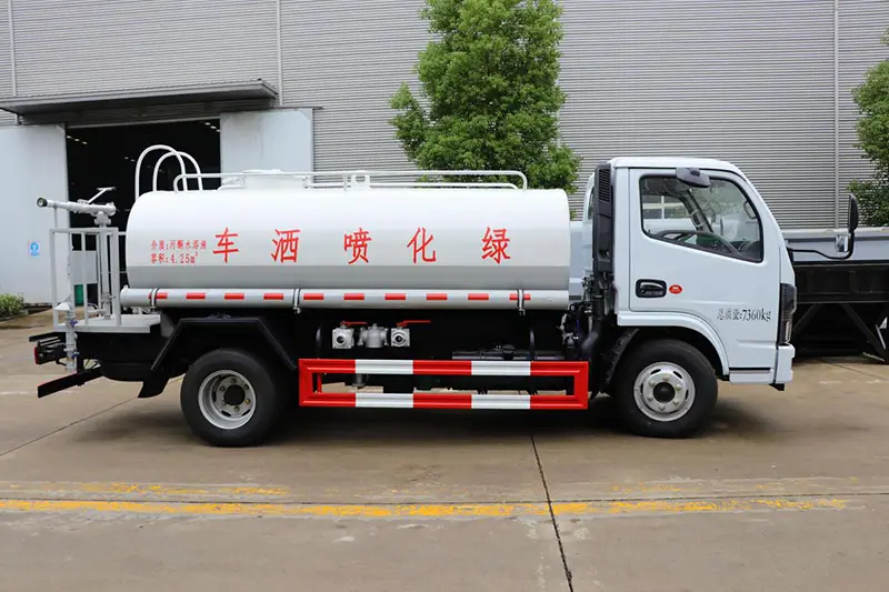 Camion d'arrosage à haute pression