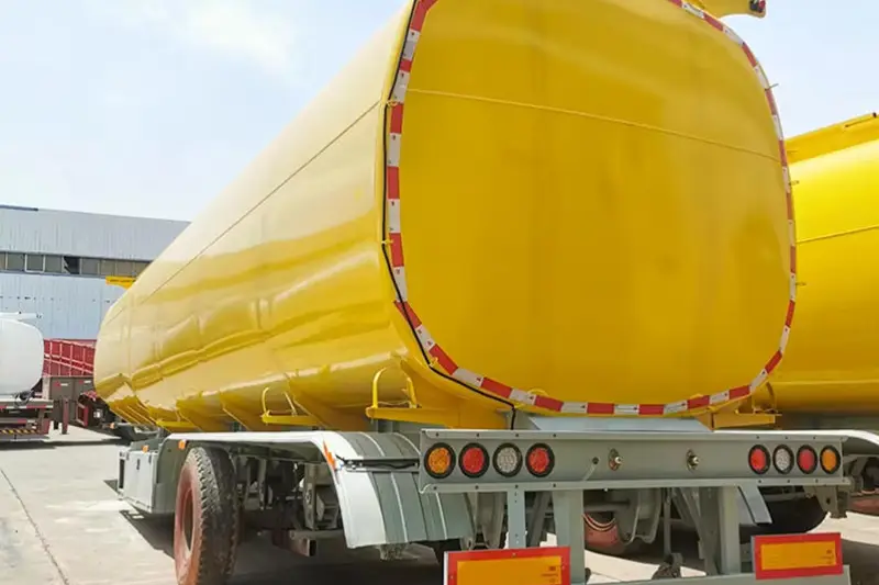 Corps de réservoir pour le transport de liquides et de gaz