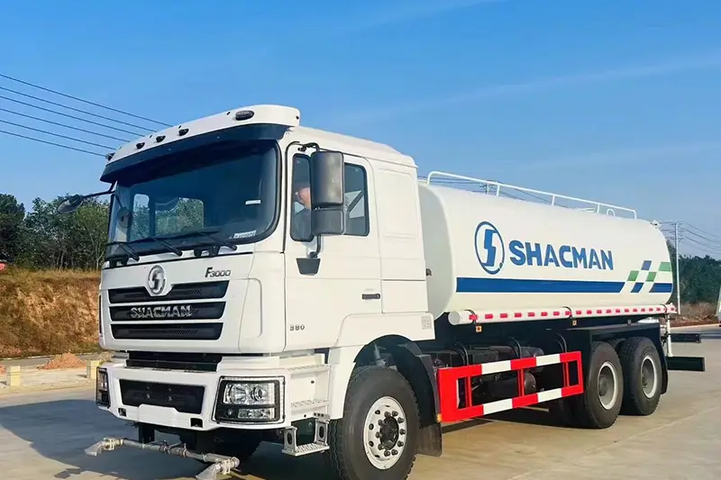 Camion-citerne à eau